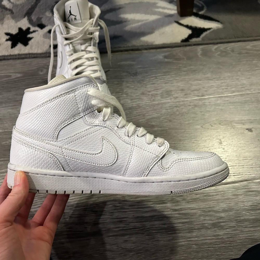 Women’s 9.5/Men’s 7.5 all white Nike jordans.